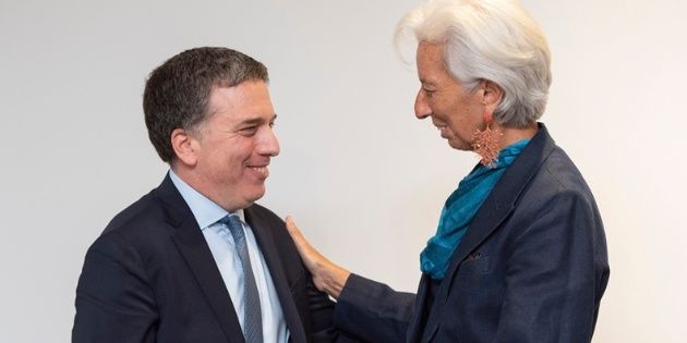 En la antesala de firmar el acuerdo con el FMI se anuncia la reducción del déficit fiscal