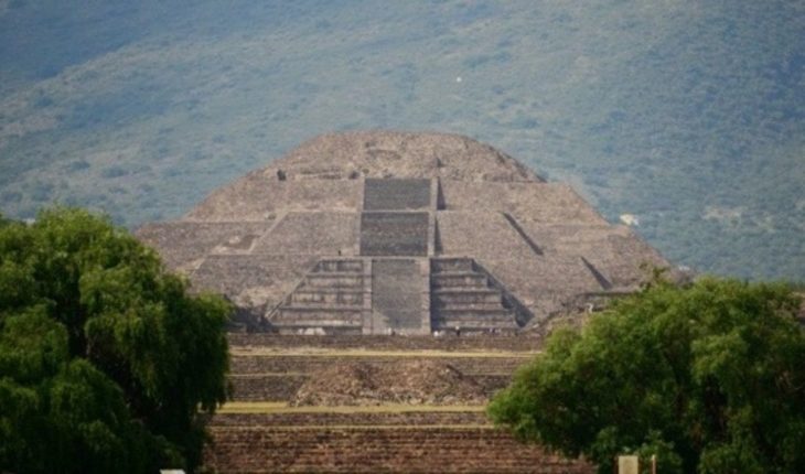 translated from Spanish: Hallan nueva cámara y túnel en Pirámide de la Luna de Teotihuacán