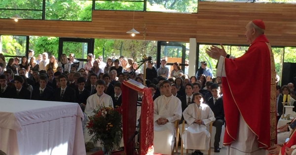 La polémica presencia del cardenal Errázuriz que incomodó a apoderados de un colegio católico de Las Condes