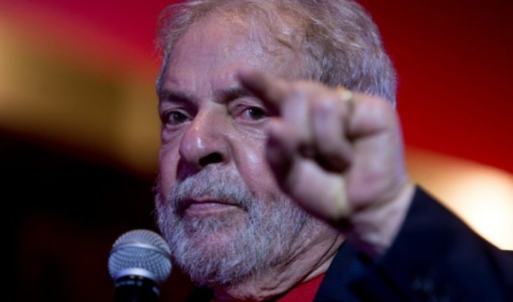 translated from Spanish: Lula passed his first birthday in jail and asks as a gift votes for Haddad