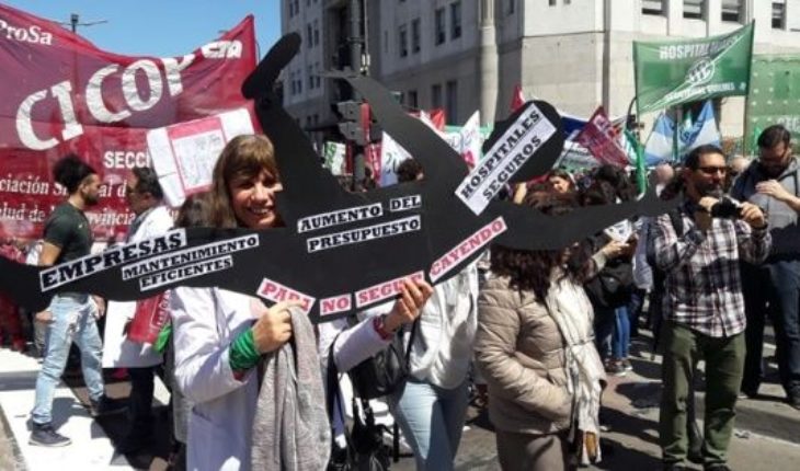translated from Spanish: Massive March against the cuts in health