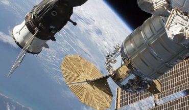 translated from Spanish: NASA looks for answers from mysterious hole in space station