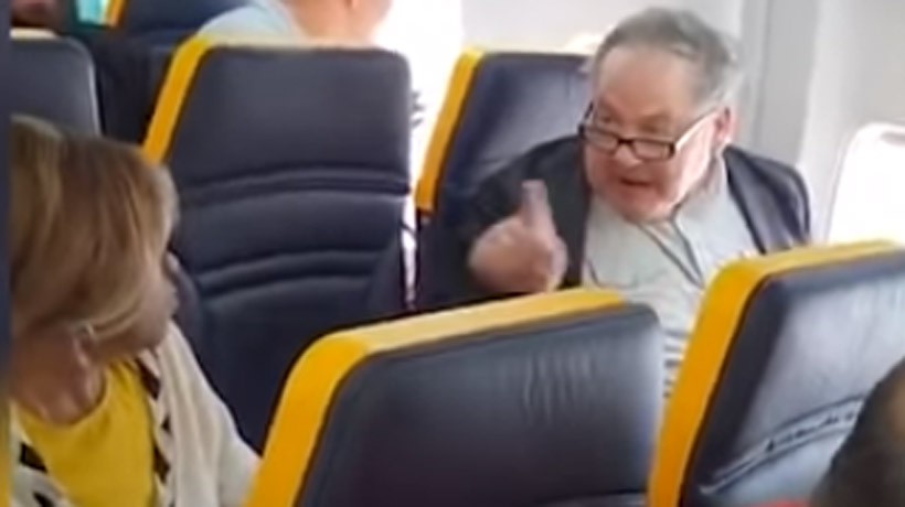 Polémica por pasajero que se negó a sentarse al lado de una mujer negra y la insultó