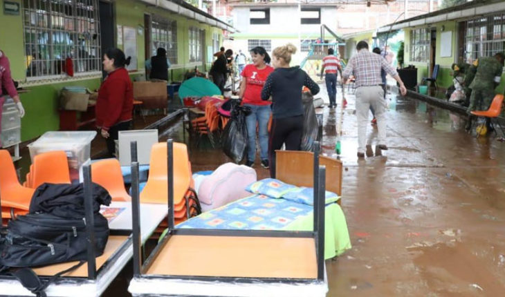 translated from Spanish: Realiza SEE, faenas de limpieza en escuelas afectadas por inundaciones en Morelia