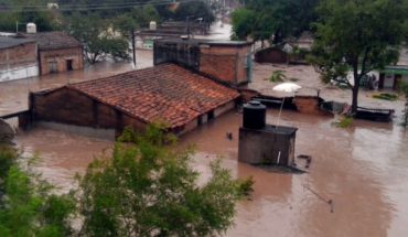 translated from Spanish: Se desbordan ríos en Nayarit y Sinaloa por huracán Willa