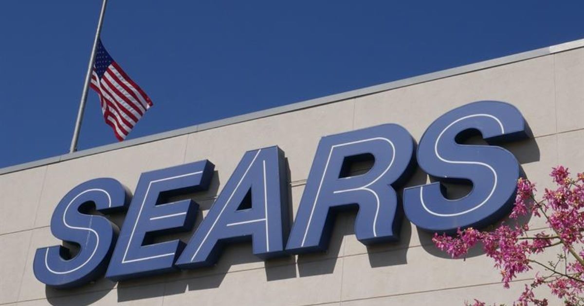 Sears on the verge of filing for bankruptcy; It will close 150 stores