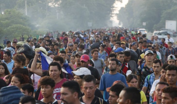 translated from Spanish: Trump advierte que no aceptará a caravana de inmigrantes