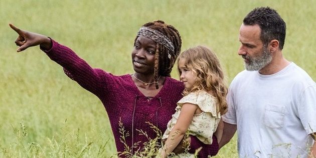 What is the fall of the rating of "The Walking Dead" in recent seasons?