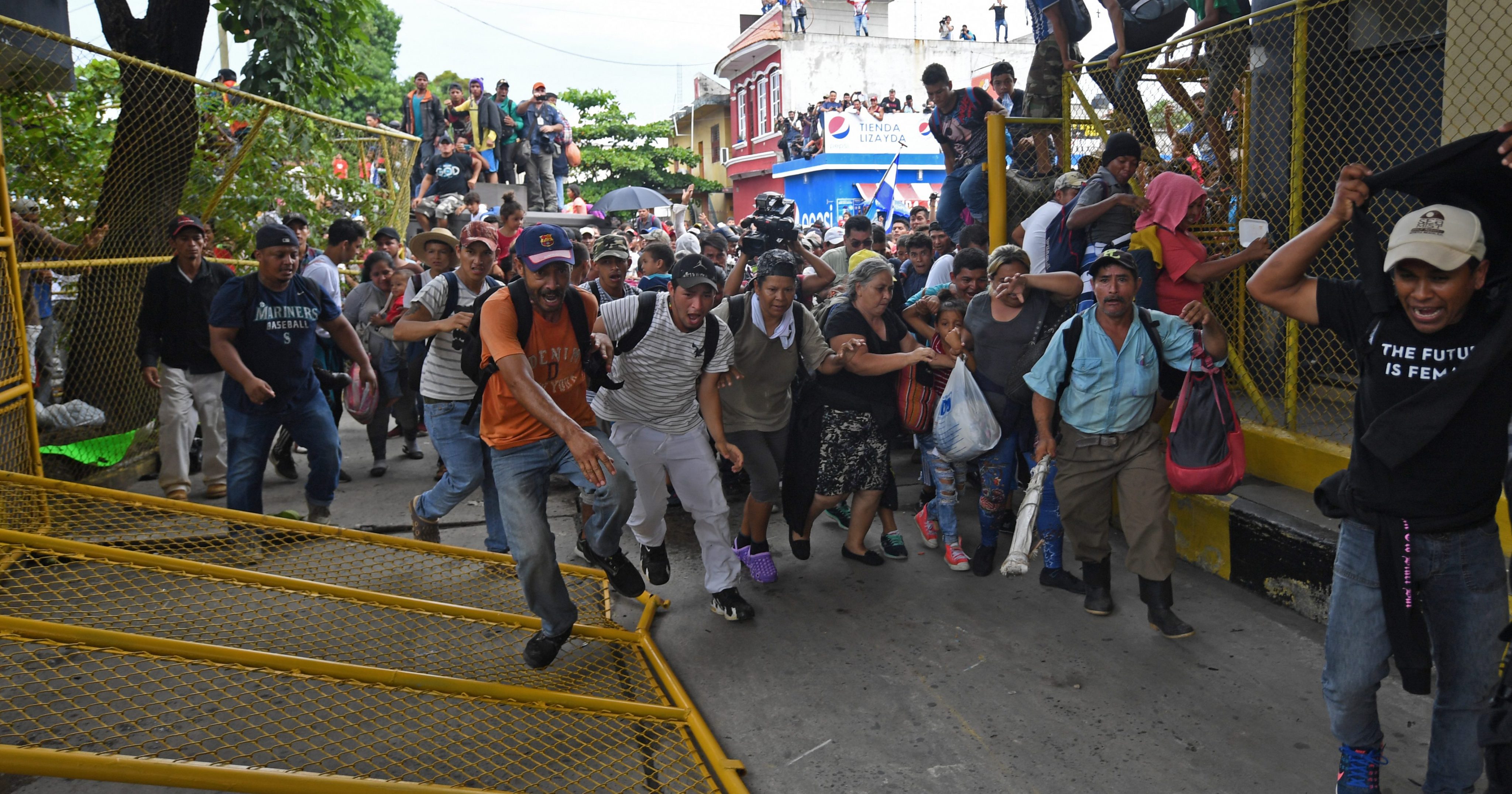 migrantes logran llegar a México pese a cercos policiales