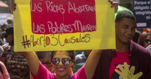 “A mi hija me la dejaron morir”: el impacto de la prohibición total del aborto en República Dominicana