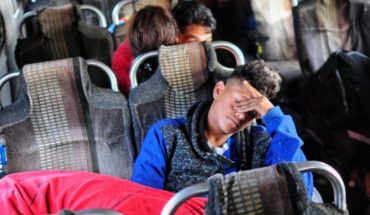 Acusan que el INM retuvo dos autobuses con 60 migrantes en Sonora