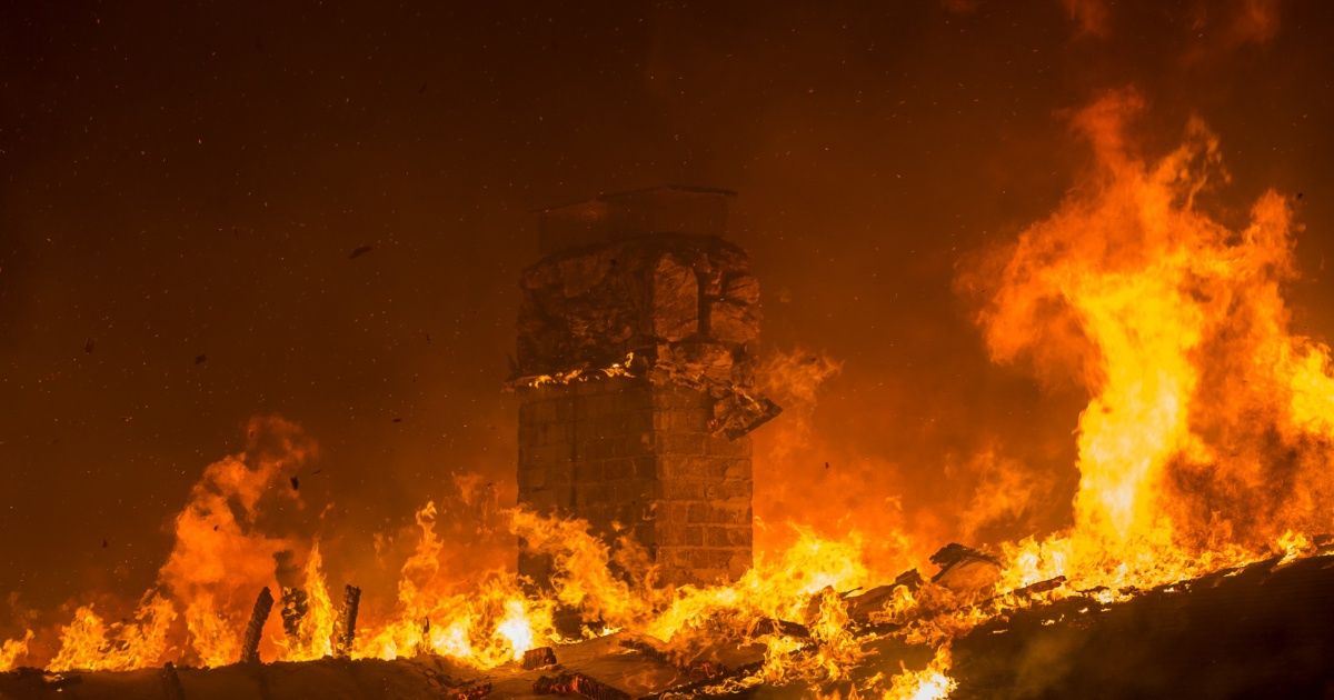 Así se ve desde el espacio el infernal fuego que se 'come' a California