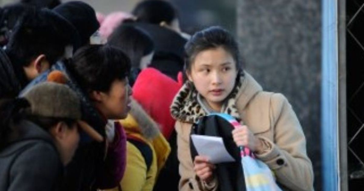 Buscan 1,2 millones de chinos ocupar 14.500 puestos de funcionario