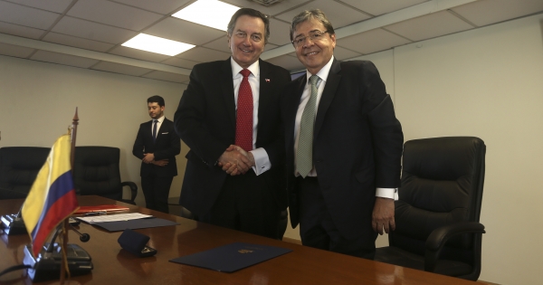 Canciller Ampuero confirma visita de Presidente de Colombia y respalda posición para retomar diálogo con ELN