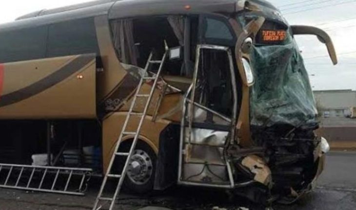 Choque de autobuses deja treinta heridos en la Tepic-Mazatlán