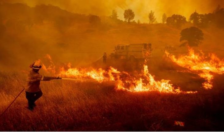 Contabilizan 11 muertos tras incendios en California, Estados Unidos