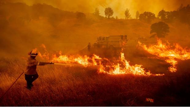 Contabilizan 11 muertos tras incendios en California, Estados Unidos