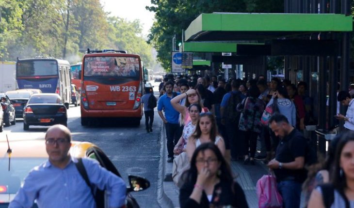 Corte de luz afectó a 170 mil clientes de la Región Metropolitana y generó problemas de transporte en horario punta