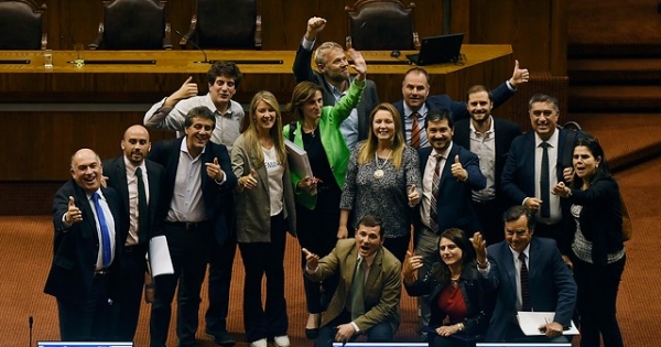 Diputados de la ex Nueva Mayoría dan los votos para la aprobación de Aula Segura