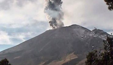 ‘Don Goyo’ emite explosión y humo alcanza los 2 kilómetros