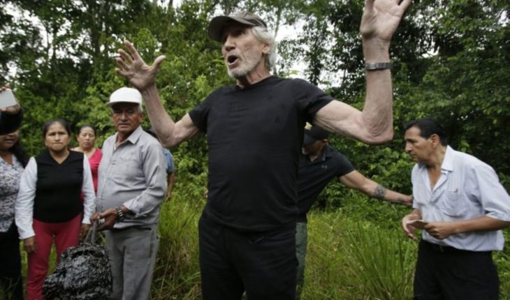 Ecuador: Roger Waters visita selva contaminada por Chevron