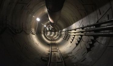 Elon Musk muestra el túnel subterráneo que busca revolucionar el transporte público en California