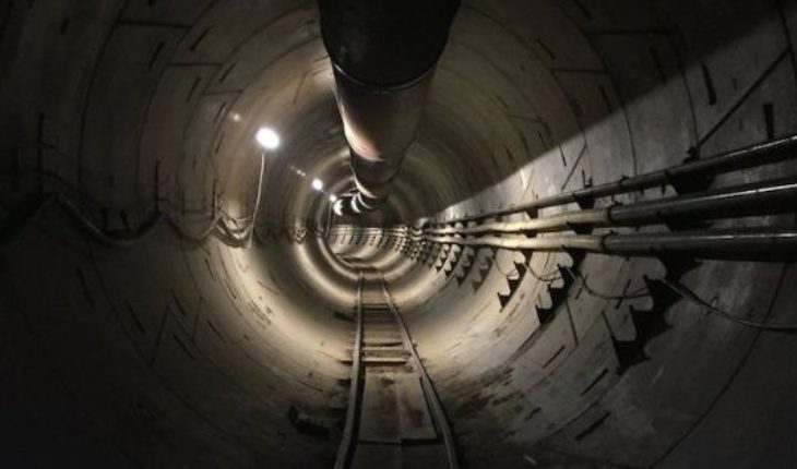 Elon Musk muestra el túnel subterráneo que busca revolucionar el transporte público en California