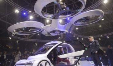 Feria tecnológica exhibe dron que se convierte en automóvil