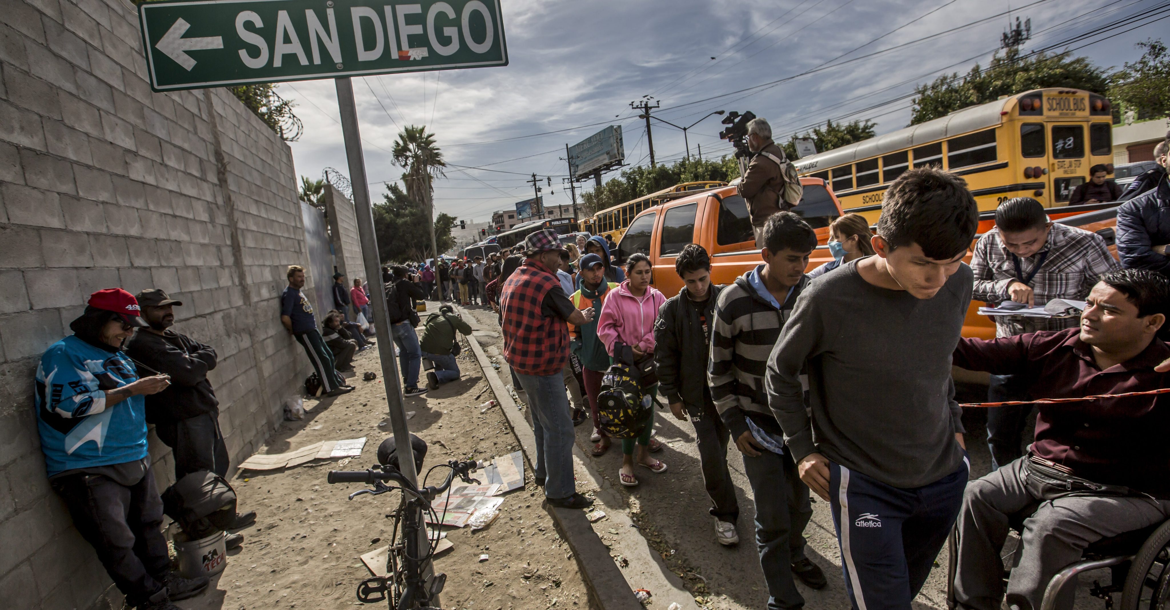 Grupo de migrantes llegó a Tijuana; vecinos protestaron por su presencia