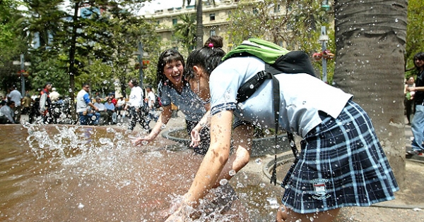Intendencia alerta sobre ola de calor que se extenderá hasta el martes en Santiago
