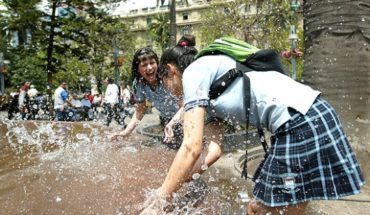 Intendencia alerta sobre ola de calor que se extenderá hasta el martes en Santiago