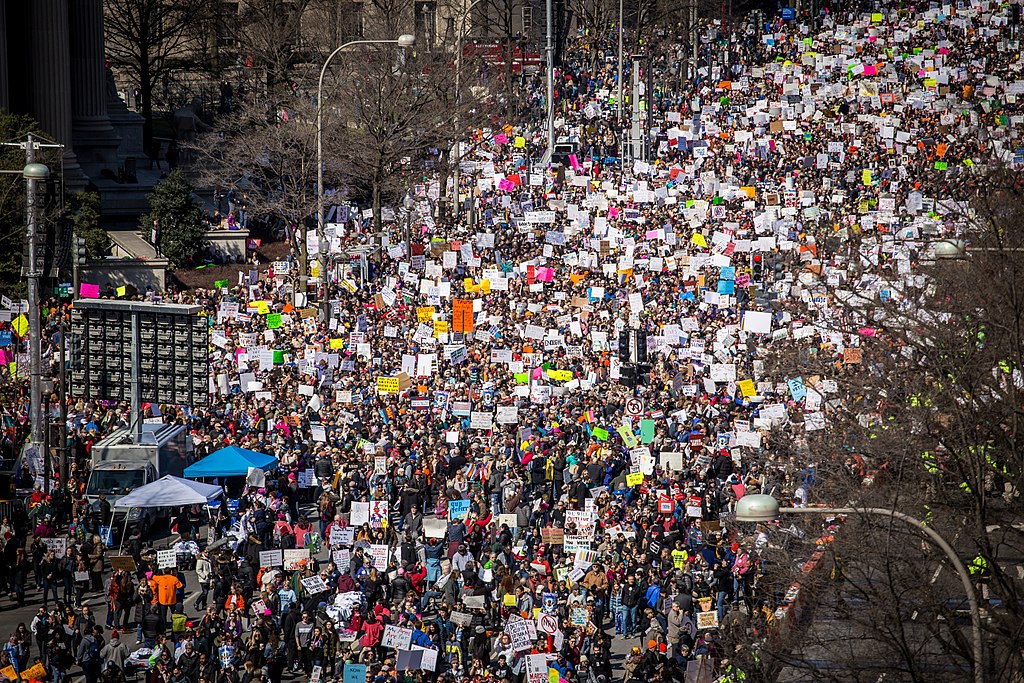 Los jóvenes pesan más en EEUU que en Europa. March for Our Lives en Washington D.C (24/3/2018). Foto: Phil Roeder from Des Moines, IA, USA (Wikimedia Commons / CC BY 2.0). Blog Elcano