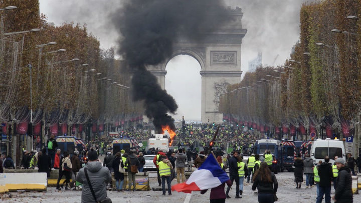 Manifestaciones contra el "gasolinazo" en Paris, deja episodios violentos