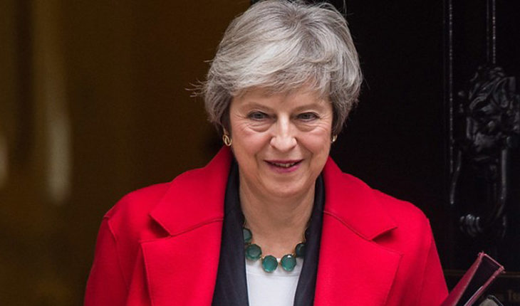 May se enfrenta a dimisiones y batalla parlamentaria por el “Brexit”