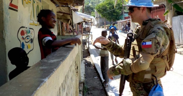 Ministra Rutherford investiga posible fraude de militares en misión de paz en Haití