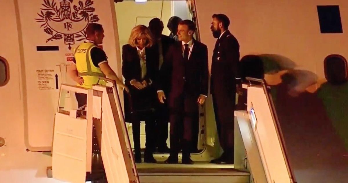 Paradojas: Emmanuel Macron fue recibido por un operario con chaleco amarillo