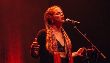 Perotá Chingó y su canto latinoamericano que incendiaron la noche de Santiago