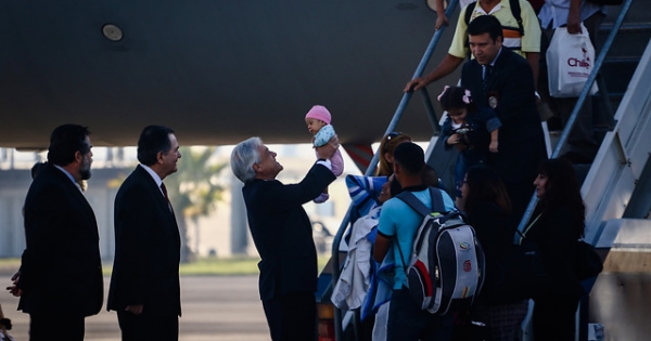 Piñera recibe a chilenos retornados de Venezuela