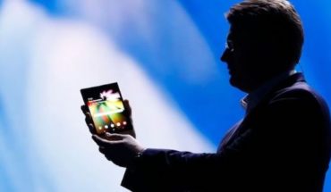 Samsung presentó su teléfono con pantalla plegable