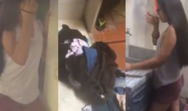 Video: Obliga a su hija a lavar la ropa a mano porque reprobó el año