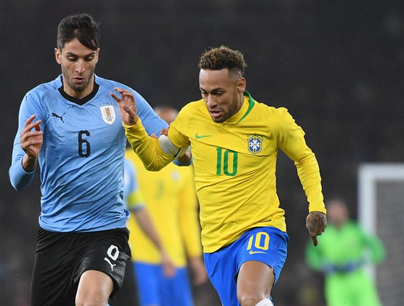 A loose Brazil defeated 1-0 to a Uruguay decimated by casualties