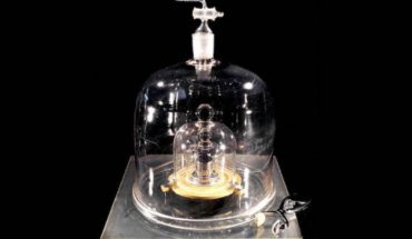 translated from Spanish: After 129 years, scientists from 60 countries will vote to redefine the kilogram