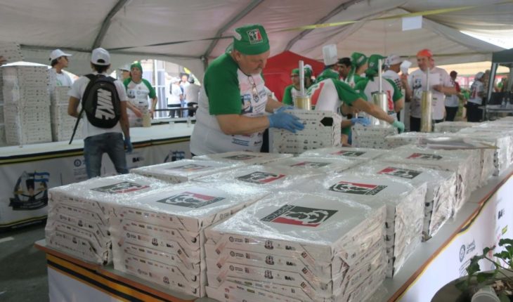 translated from Spanish: Argentine cooks elaborate 11,287 pizzas in 12 hours