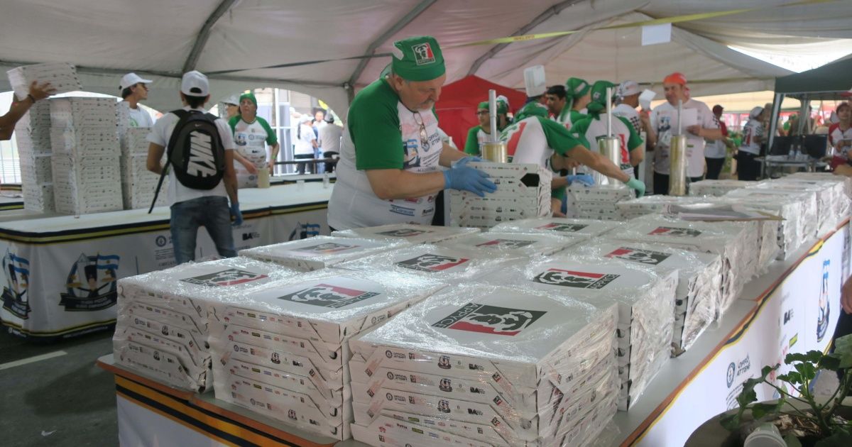 Argentine cooks elaborate 11,287 pizzas in 12 hours