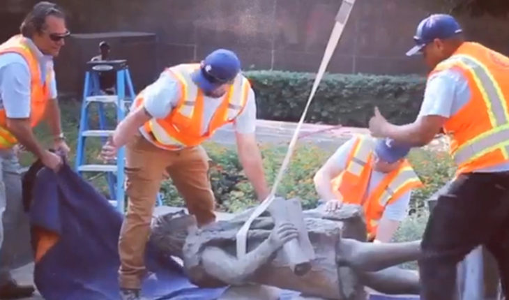 translated from Spanish: As an act of “restorative justice”, the city of Los Angeles removed statue of Cristóbal Colón