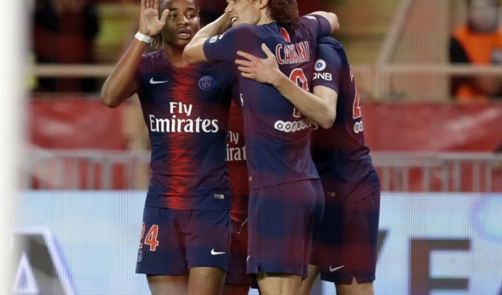 translated from Spanish: CAVANI scoring a hat trick in triumph of PSG on the Monaco’s Thierry Henry