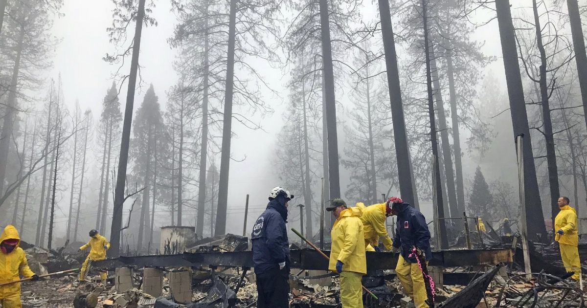 California: Lluvia ayuda a apagar incendio