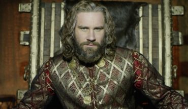 translated from Spanish: Con la llegada del legendario vikingo duque Rollo vuelve la quinta temporada de “Viking”