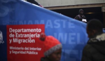 translated from Spanish: Corte de Santiago ordenó a Extranjería tramitar 17 solicitudes de refugio político