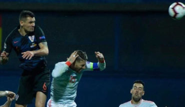 Croatian footballer Lovren mocks Sergio Ramos after a nudge to hit during the Spain